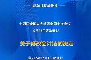 世体：哈维罕有地在训练前进行分析检讨，队伍想重拾去年争冠热情